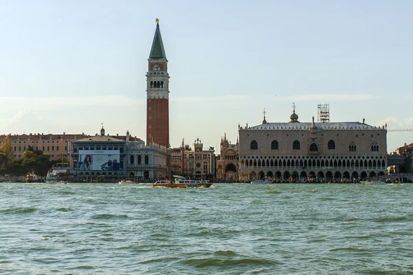 Italia, Venecia. Vista de la ciudad desde la laguna de Venecia — Foto de Stock