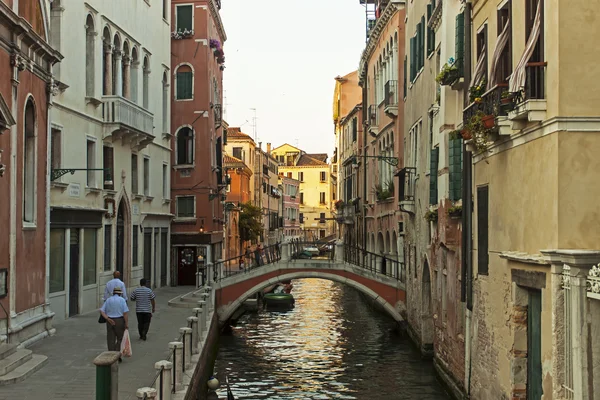 Venedig. Typische Stadtansichten am frühen Abend — Stockfoto