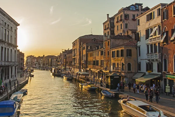 Venezia. Vista urbana tipica nella prima serata — Foto Stock