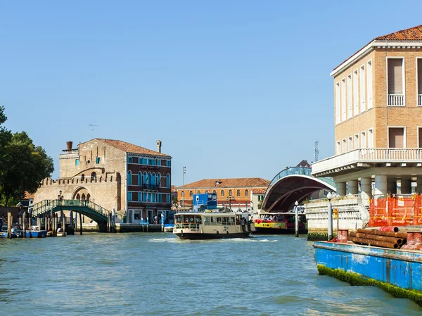 イタリア、ヴェネツィア。夏の朝の大運河の眺め . — ストック写真