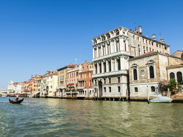 イタリア、ヴェネツィア。夏の朝の大運河の眺め . — ストック写真