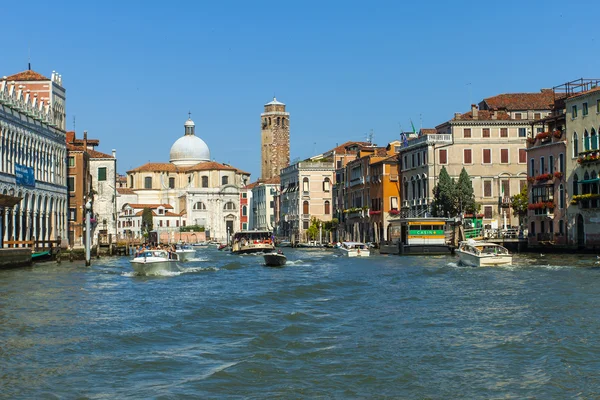 Itálie, Benátky. Pohled na Grand Canal v letním ránu . — Stock fotografie