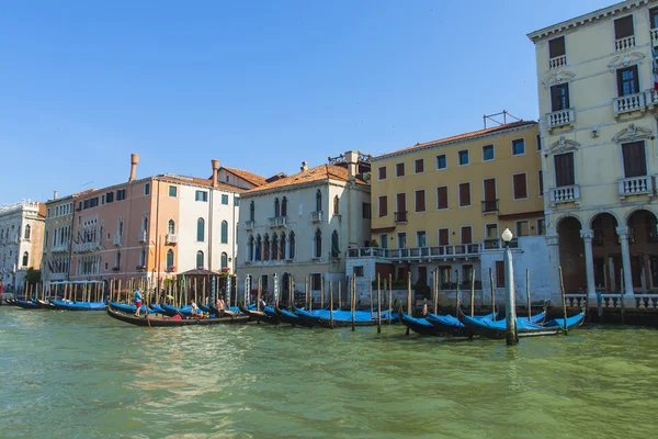 Venezia, Italia. Veduta dei moli per le gondole — Foto Stock