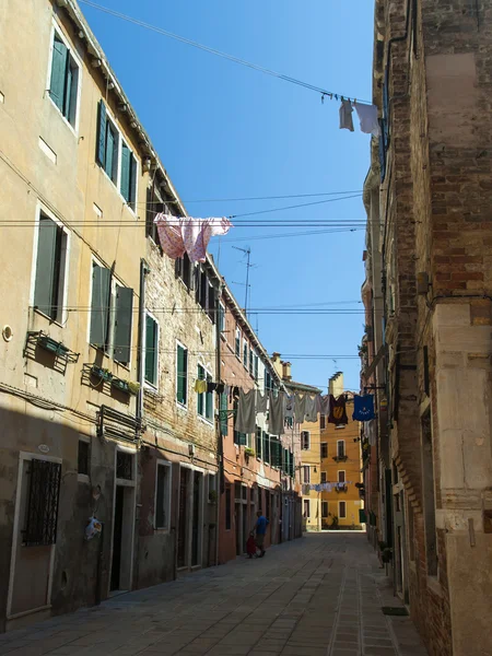 Venezia, Italia. Vista urbana tipica nella giornata estiva — Foto Stock