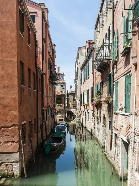 Venezia, Italia. Architettura di antiche case veneziane costruite sul canale — Foto Stock