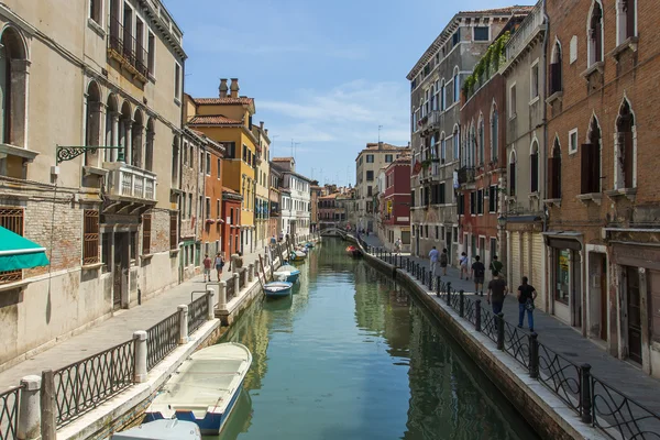 Venecia, Italia. Típica vista urbana tarde de verano — Foto de Stock