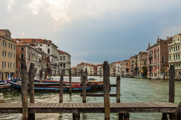 Italie, Venise. Vue du Grand Canal en début de soirée. Grand Canal est la principale artère de Venise — Photo