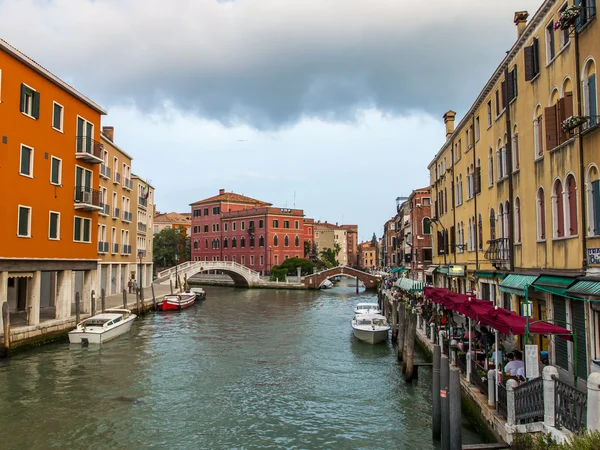 Venice, Italy, June 25, 2012 . Kind of a Venetian canal in the evening. — Stock Photo, Image