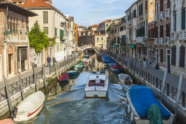 Venice, Italy, June 26, 2012 . Typical urban view — Stock Photo, Image