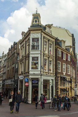 Amsterdam, Hollanda, görünümü tipik şehir sokak bahar günü