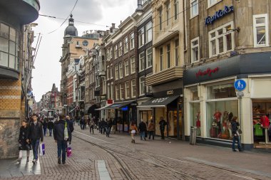 Amsterdam, Hollanda, görünümü tipik şehir sokak bahar günü