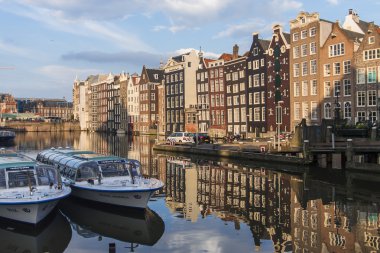 Amsterdam, Hollanda. kent merkezindeki kanal evleri