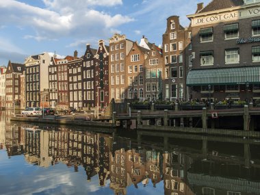 Amsterdam, Hollanda. kent merkezindeki kanal evleri