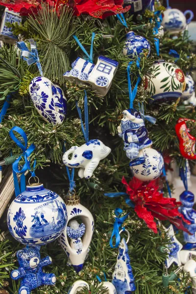 Christmas tree decorated in the Dutch tradition — Stock Photo, Image