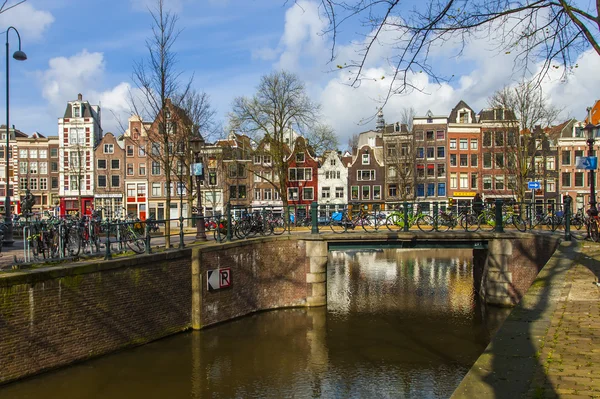 Ámsterdam, Países Bajos. Vista urbana típica — Foto de Stock