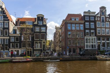 Amsterdam, Hollanda. güneşli bir bahar gününde tipik peyzaj