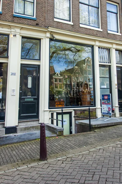 Amsterdam, Hollanda. tipik mimari detay eski evler — Stok fotoğraf