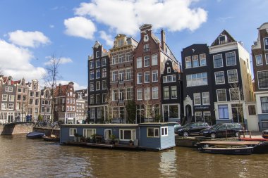 Amsterdam, Hollanda, 14 Nisan 2012. güneşli bir bahar gününde tipik peyzaj