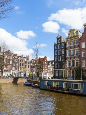 Amsterdam, Hollanda, 14 Nisan 2012. güneşli bir bahar gününde tipik peyzaj