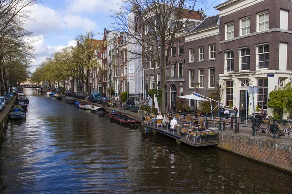 Amsterdam, Nederland. Typisch stadsgezicht — Stockfoto