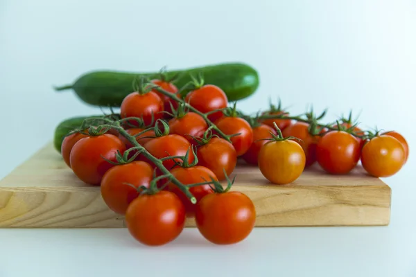 きゅうりとチェリー トマトのサラダ — ストック写真