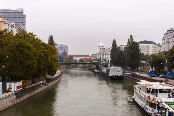 Viena, Austria 28 de octubre de 2011. Vista del dique del Canal del Danubio —  Fotos de Stock