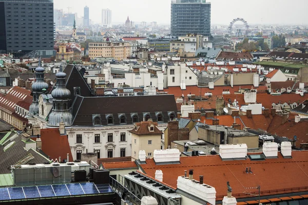 Viena, Áustria 29 de outubro de 2011. Vista da cidade da torre da Catedral de Santo Estêvão — Fotografia de Stock