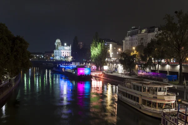 Viena, Austria. Típica vista urbana que ofrece la noche —  Fotos de Stock