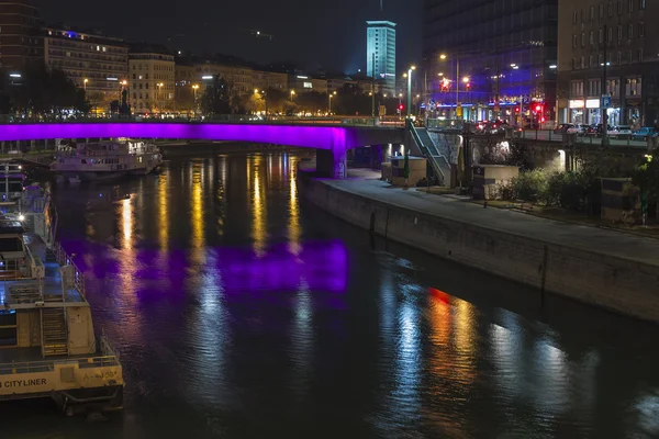 Viena, Austria. Típica vista urbana que ofrece la noche —  Fotos de Stock