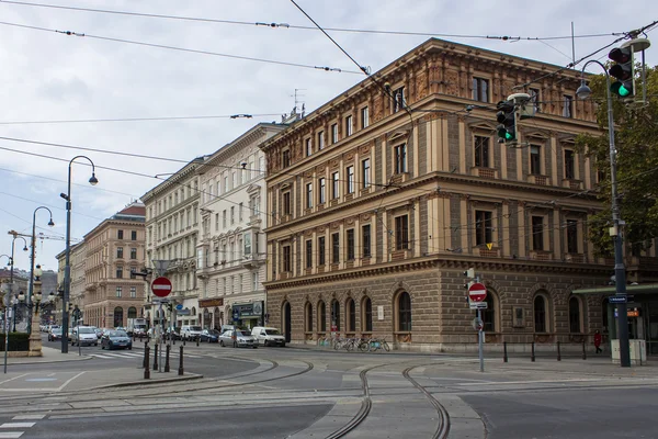 维也纳，奥地利，2011 年 10 月 30 日。历史部分城市的一种典型体系结构 — 图库照片