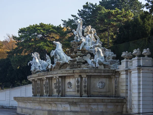 Vienna , Austria , 31 October 2011 . Autumn view Schönbrunn Palace Park — ストック写真