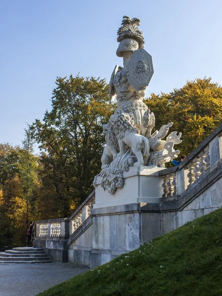 Vienna , Austria , 31 October 2011 . Autumn view Schönbrunn Palace Park — Stockfoto