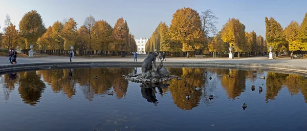 Viena, Austria. Shenbryun - la residencia de verano de una dinastía Habsburgo — Foto de Stock