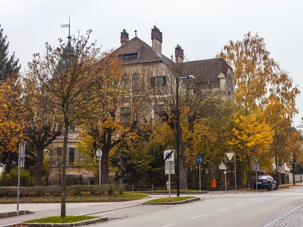 Melk, Oostenrijk, op 1 november 2011. typische weergave van het Oostenrijkse stadje — Stockfoto