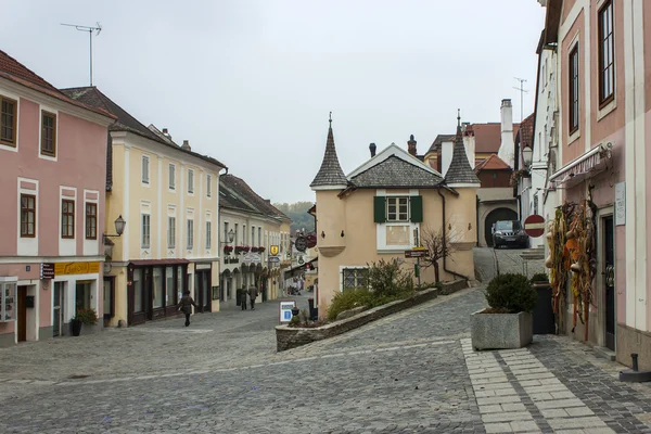 Melk, Österrike, 1 november 2011. typiskt syn på den lilla österrikiska staden — Stockfoto