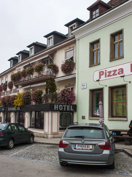 Melk, Oostenrijk, op 1 november 2011. typische weergave van het Oostenrijkse stadje — Stockfoto