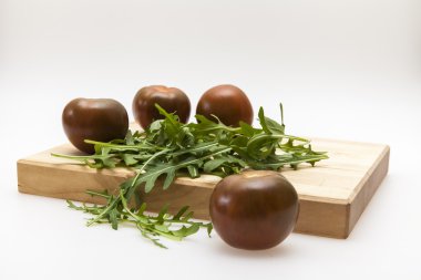 sınıfta domates cumato ve roka yaprakları salata yemek pişirmek için