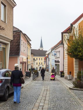 Melk, Avusturya-1 Kasım 2011 tarihinde. bulutlu sonbahar öğleden sonra tipik kentsel görünümü