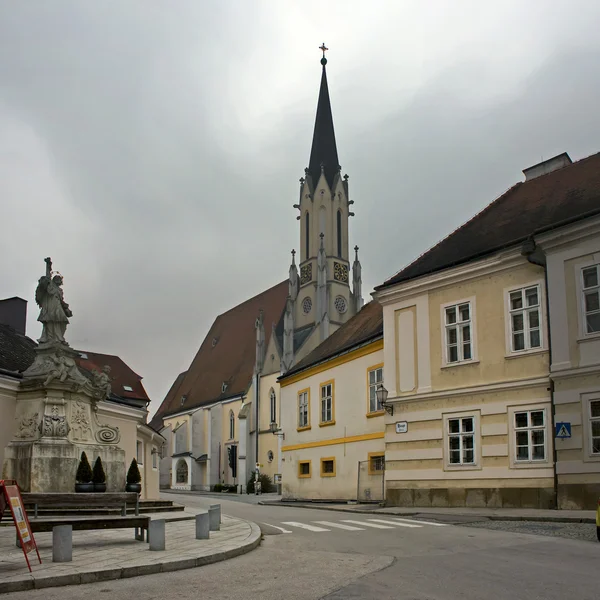 Melk, Autriche. Vue urbaine typique dans l'après-midi d'automne nuageux — Photo