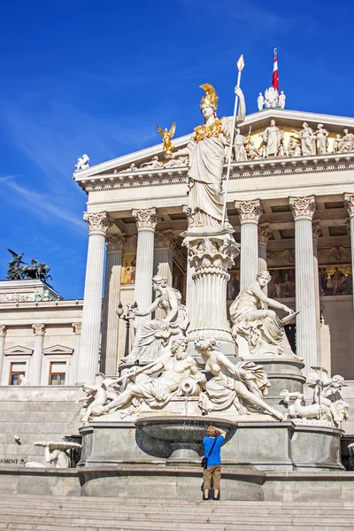 Wenen, Oostenrijk. De beeldhouwkunst van het parlement — Stockfoto