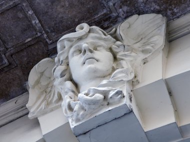 Budapeşte, Macaristan. Tarihi binadaki süslüyordu heykel