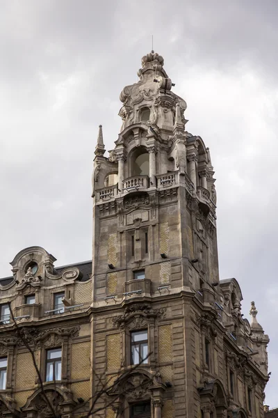 Budapest, Ungheria. Dettagli architettonici tipici degli edifici storici — Foto Stock