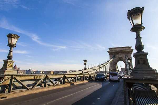 Budapest, Magyarország. a Lánchídon keresztül a Duna — Stock Fotó
