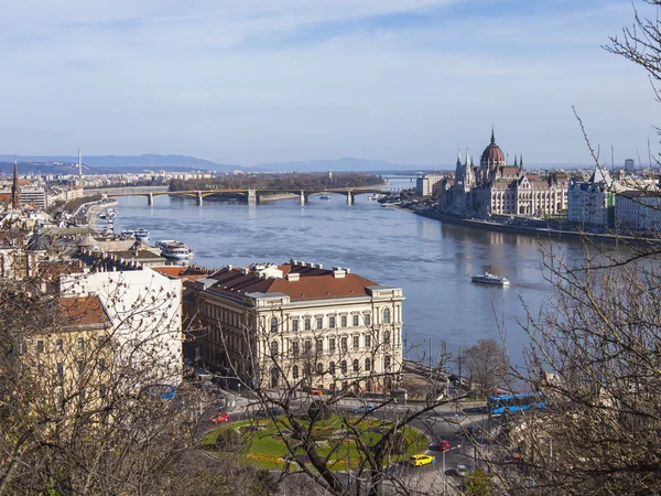 Budapest, Ungheria. Veduta del Danubio e di Pesht dal Castello di Buda — Foto Stock
