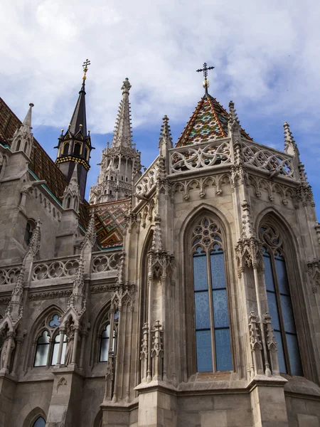 Budapest, ungarisch. Architektur einer Kathedrale des Heiligen Matiasch in Buda — Stockfoto