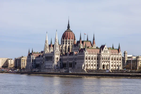ブダペスト, ハンガリー.ドナウ川とハンガリー国会議事堂の表示します。 — ストック写真