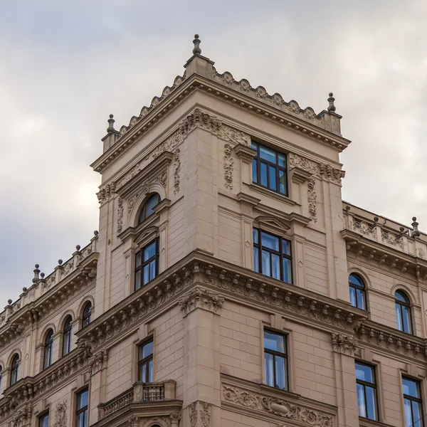 Viena, Áustria. Detalhes arquitetônicos típicos de edifícios históricos — Fotografia de Stock