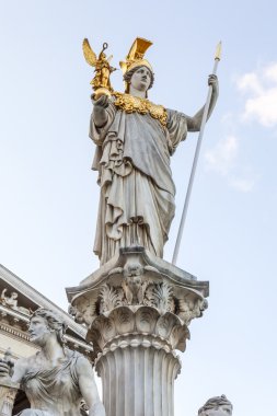 Vienna, Avusturya üzerine 24 Mart 2014. Avusturya Parlamentosu binalarından karmaşık bir dekorasyon heykel