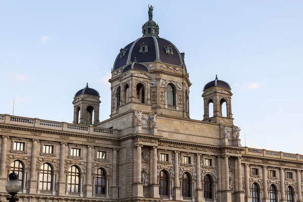 Вена, Австрия. Типичные архитектурные детали исторических зданий — стоковое фото