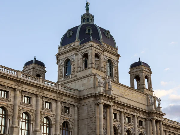 Wien, Österreich. Typische architektonische Details historischer Gebäude — Stockfoto